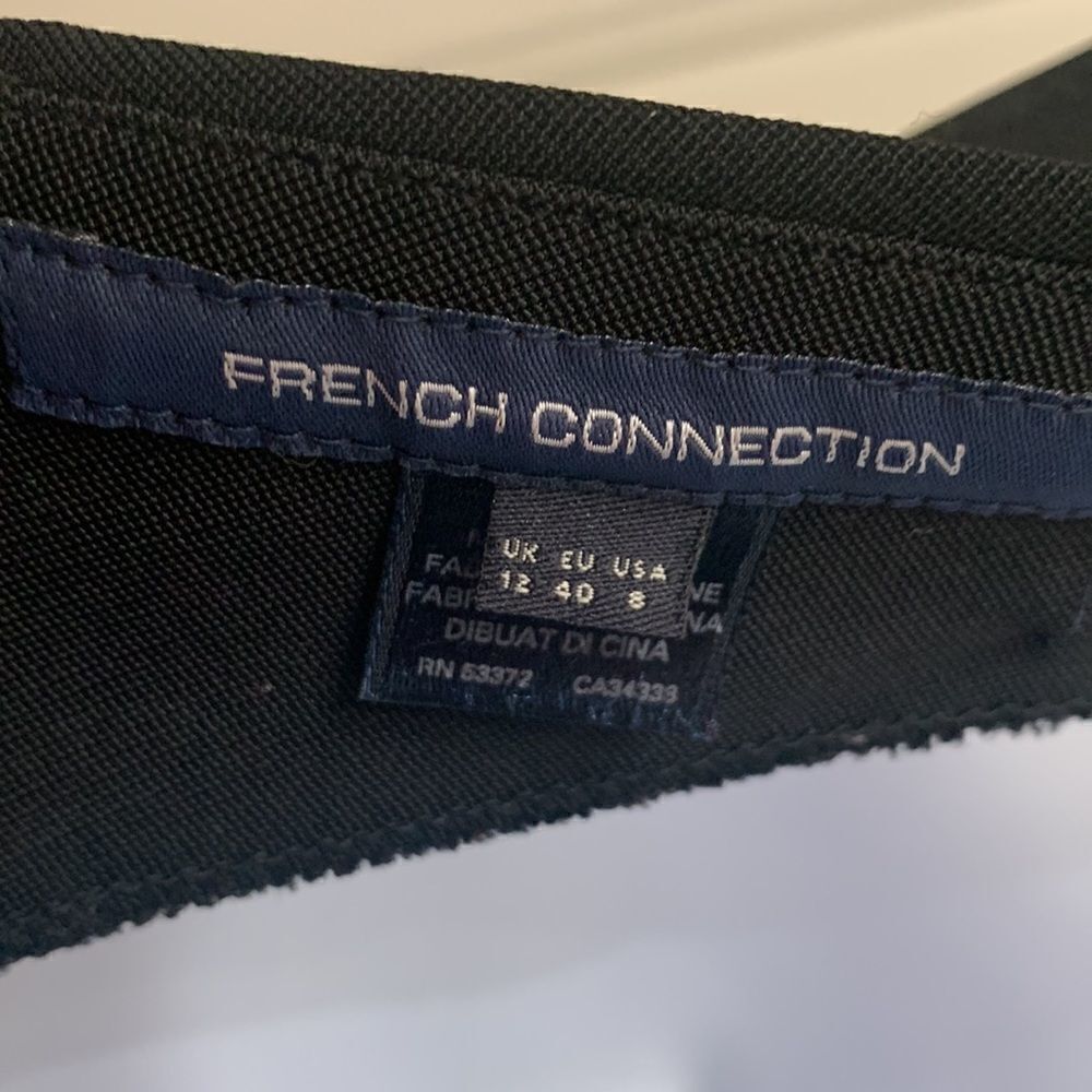 French Connection Size 8 Little Black Dress Scoop Neck Short Sleeve Slimming - Picture 8 of 10